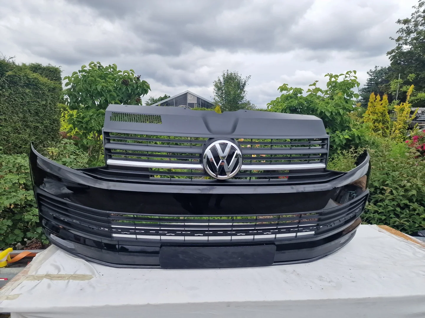 VwBus T6 Multivan Stoßstange Stoßfänger Vorne komplett LC9X und LC9Z, Originalaufnahme 2 für T6