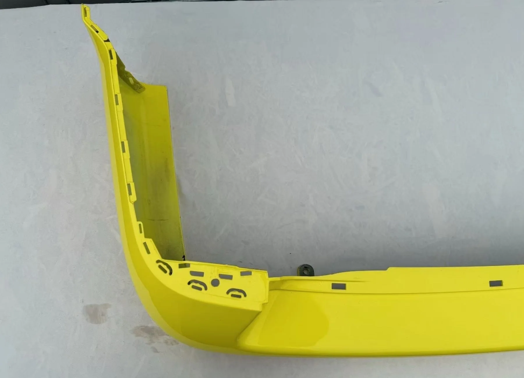 VW T6 T6.1 Heckstoßstange mit PDC – Flügeltür Modell – Original Stoßfänger hinten, Originalaufnahme 4 für T6.1