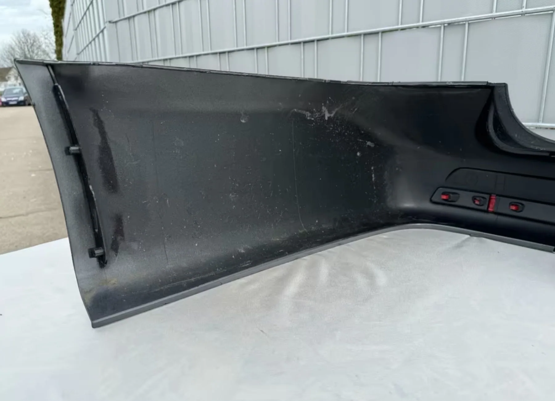 VW T6 T6.1 Heckstoßstange Flügeltür mit PDC – Farbwahl möglich – Original Stoßfänger hinten, Originalaufnahme 3 für T6.1
