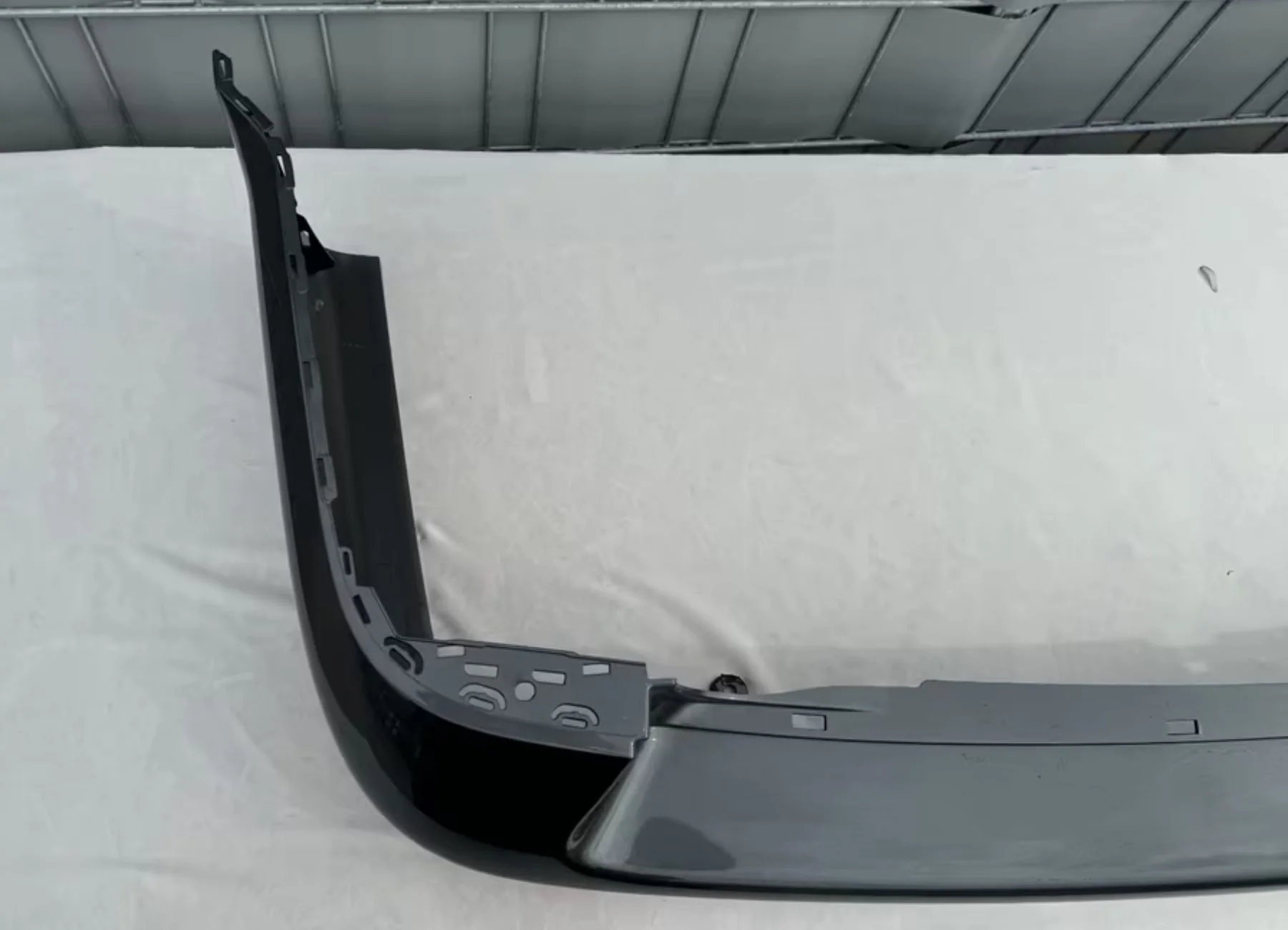 VW T6 T6.1 Heckstoßstange Flügeltür mit PDC – Farbwahl möglich – Original Stoßfänger hinten, Originalaufnahme 5 für T6.1
