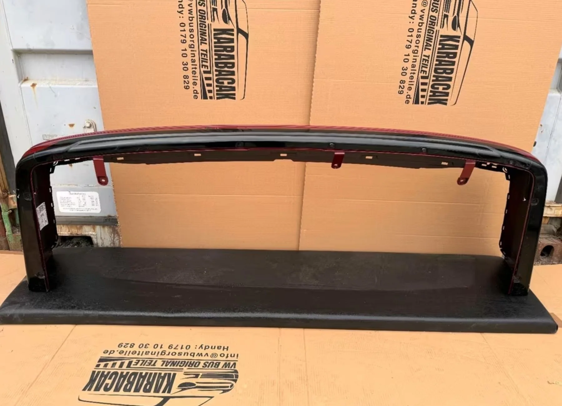 VW Bus T6 T6.1 Heckstoßstange Komplett mit Reflektoren – Gebraucht mit Gebrauchsspuren, Originalaufnahme 2 für T6.1
