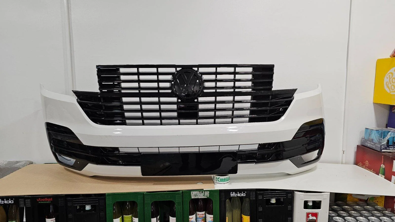 VW T6.1 Frontstoßstange Set Weiß mit Piano Schwarz Grill Original, Originalaufnahme 2 für T6.1