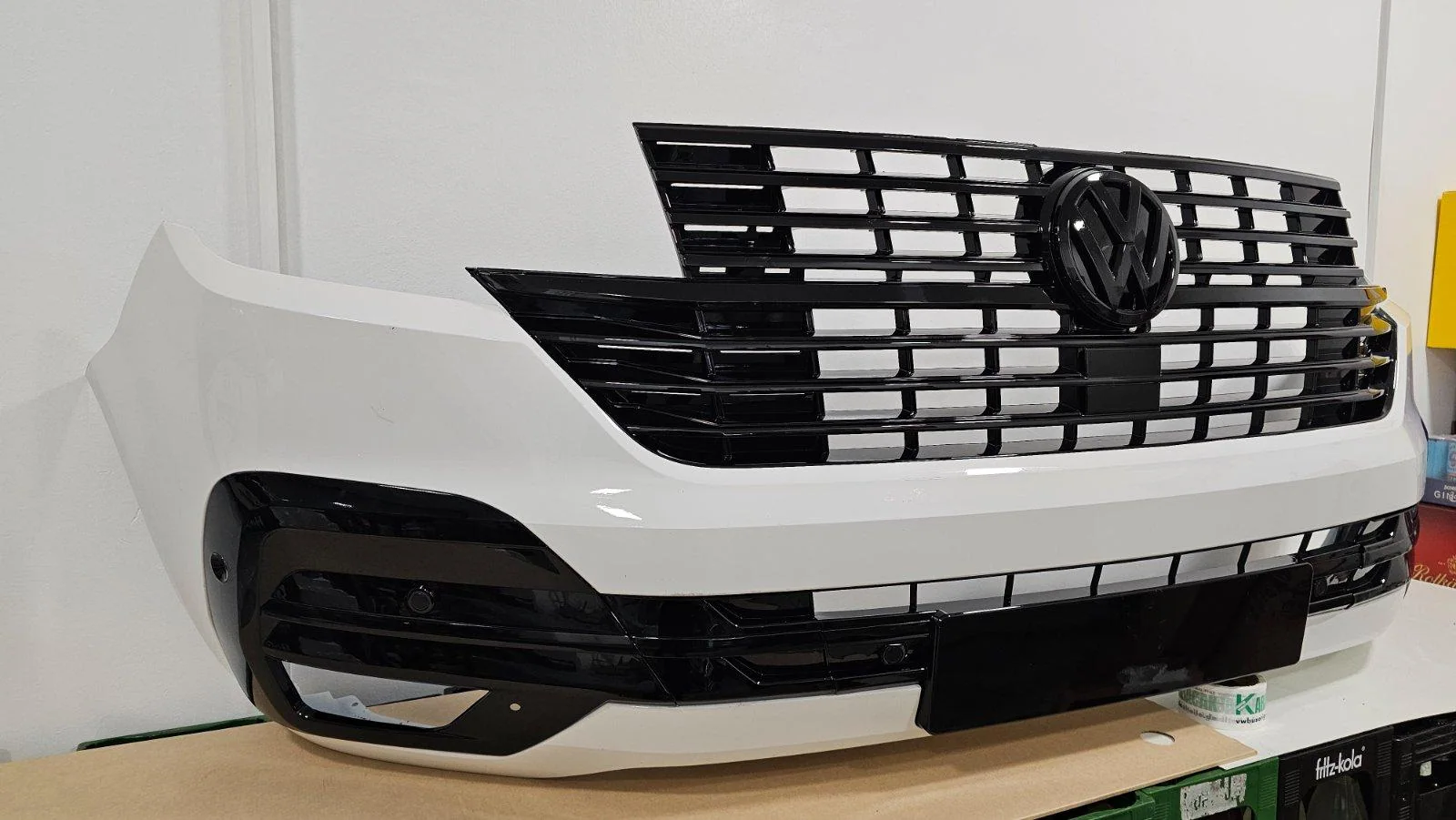VW T6.1 Frontstoßstange Set Weiß mit Piano Schwarz Grill Original, Originalaufnahme 8 für T6.1