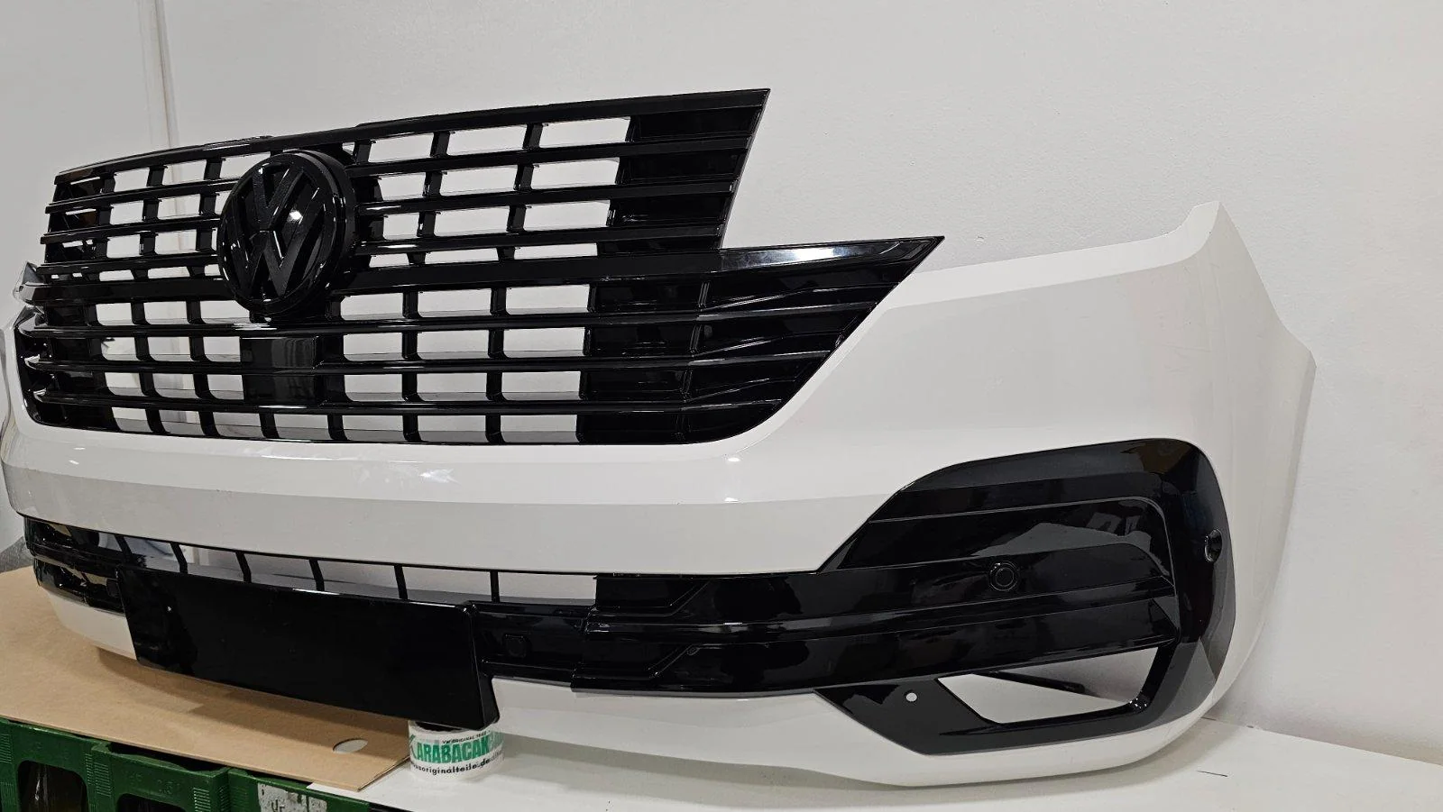 VW T6.1 Frontstoßstange Set Weiß mit Piano Schwarz Grill Original, Originalaufnahme 9 für T6.1