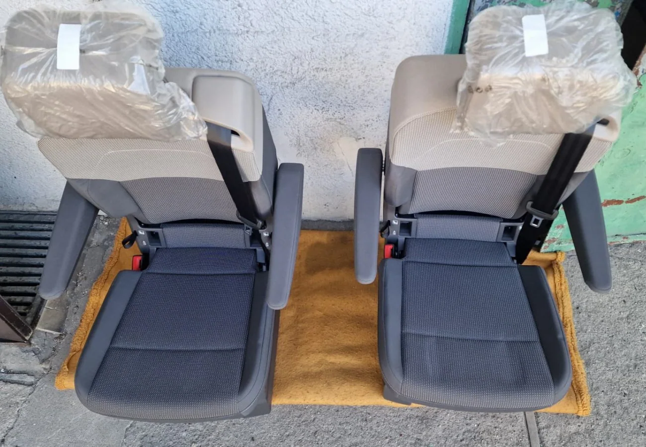 VW T7 Einzelsitz Stoff mit Armlehnen und Sicherheitsgurt Original
