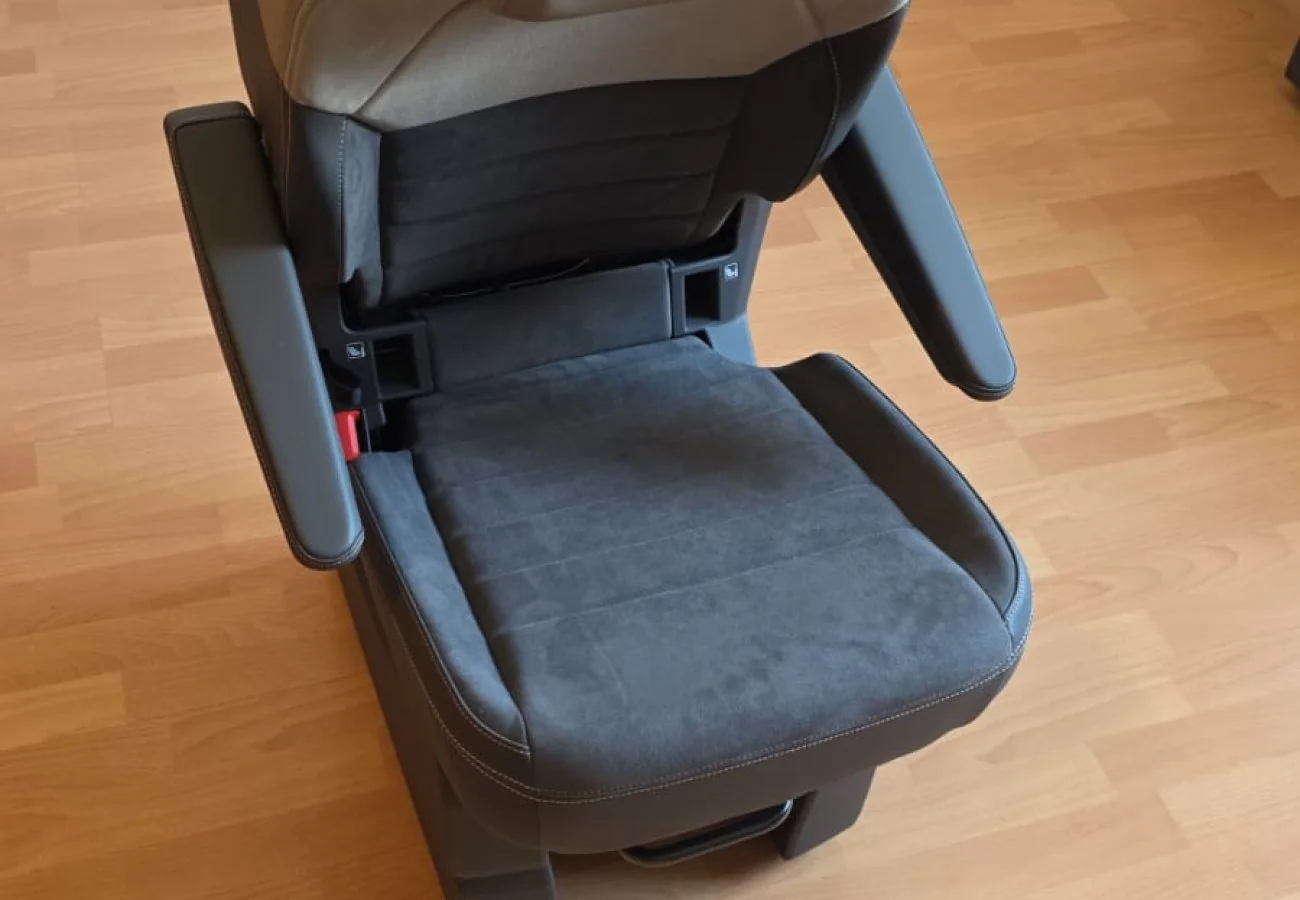 Original VW T7 Einzelsitz Alcantara mit Armlehnen ohne Sicherheitsgurt