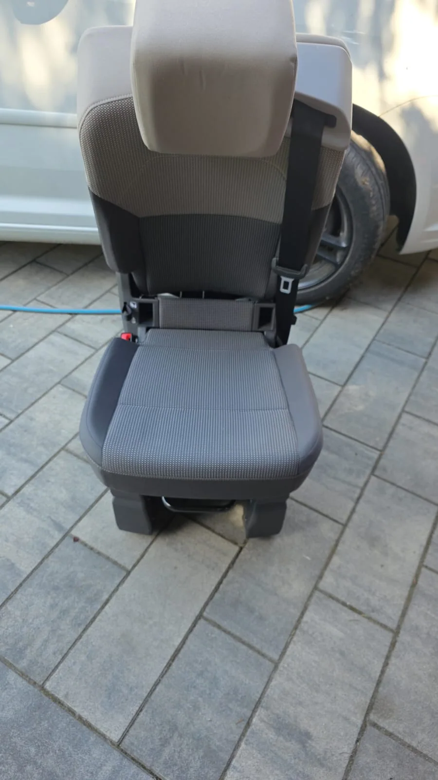 Original VW T7 Einzelsitz Stoff mit Sicherheitsgurt ohne Armlehnen, Originalaufnahme 11 für T7