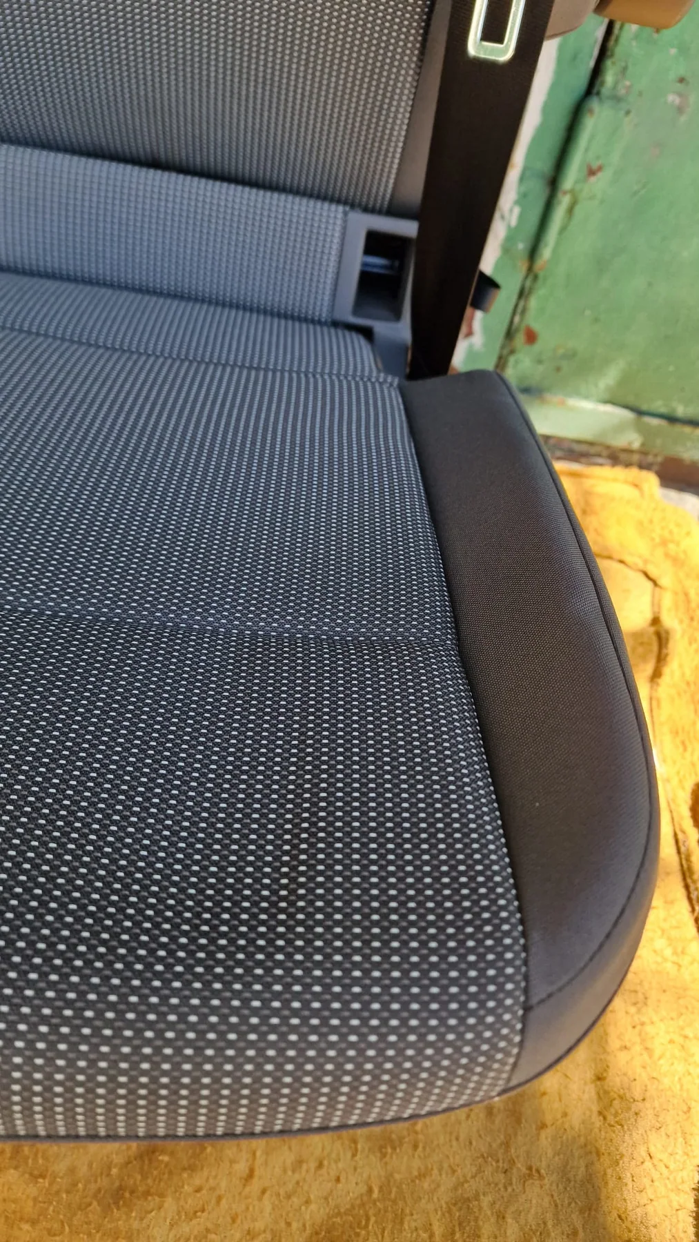 Original VW T7 Einzelsitz Stoff mit Sicherheitsgurt ohne Armlehnen, Originalaufnahme 3 für T7