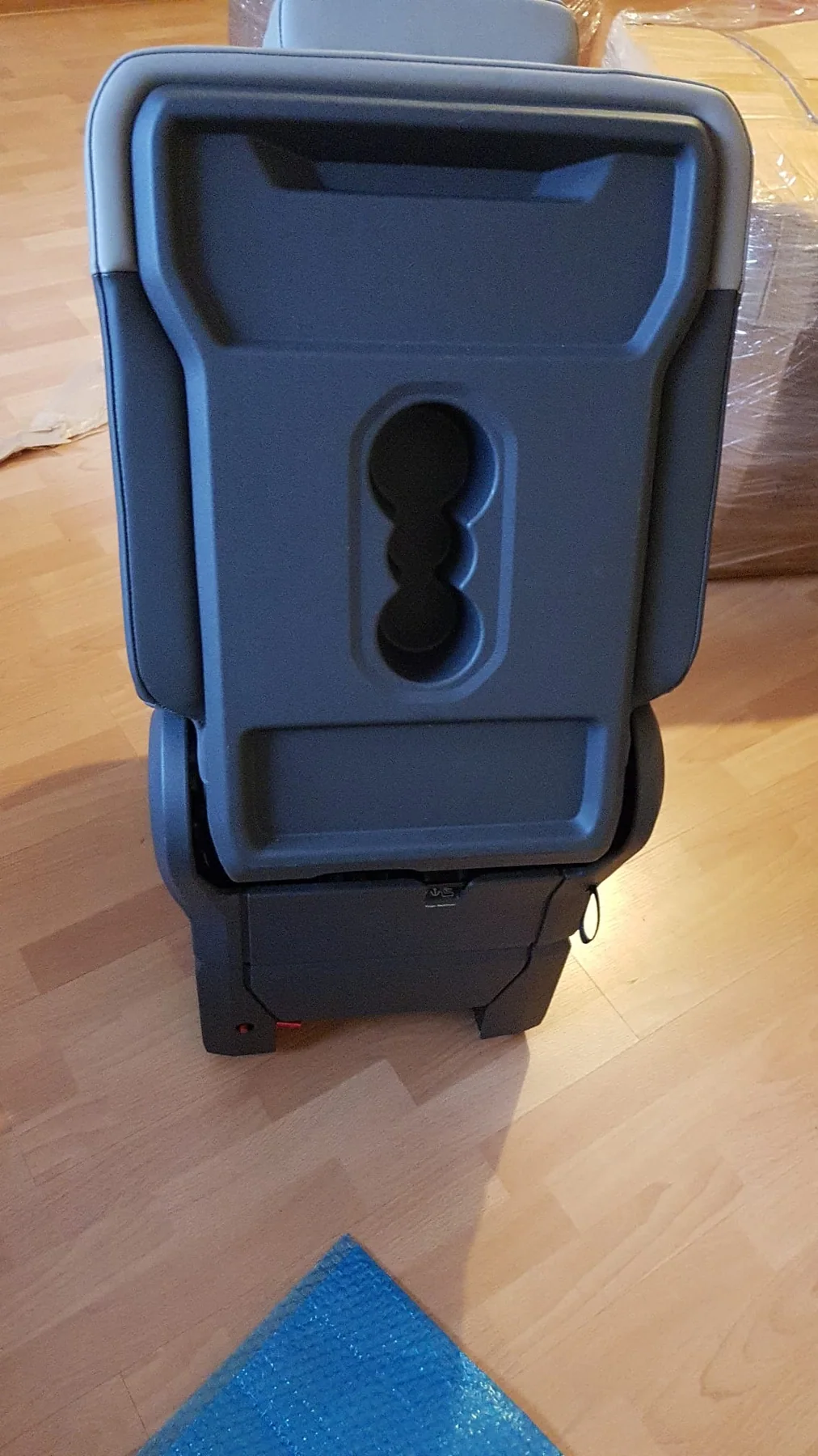 Original VW T7 Alcantara Einzelsitz mit Sicherheitsgurt ohne Armlehnen, Originalaufnahme 2 für T7