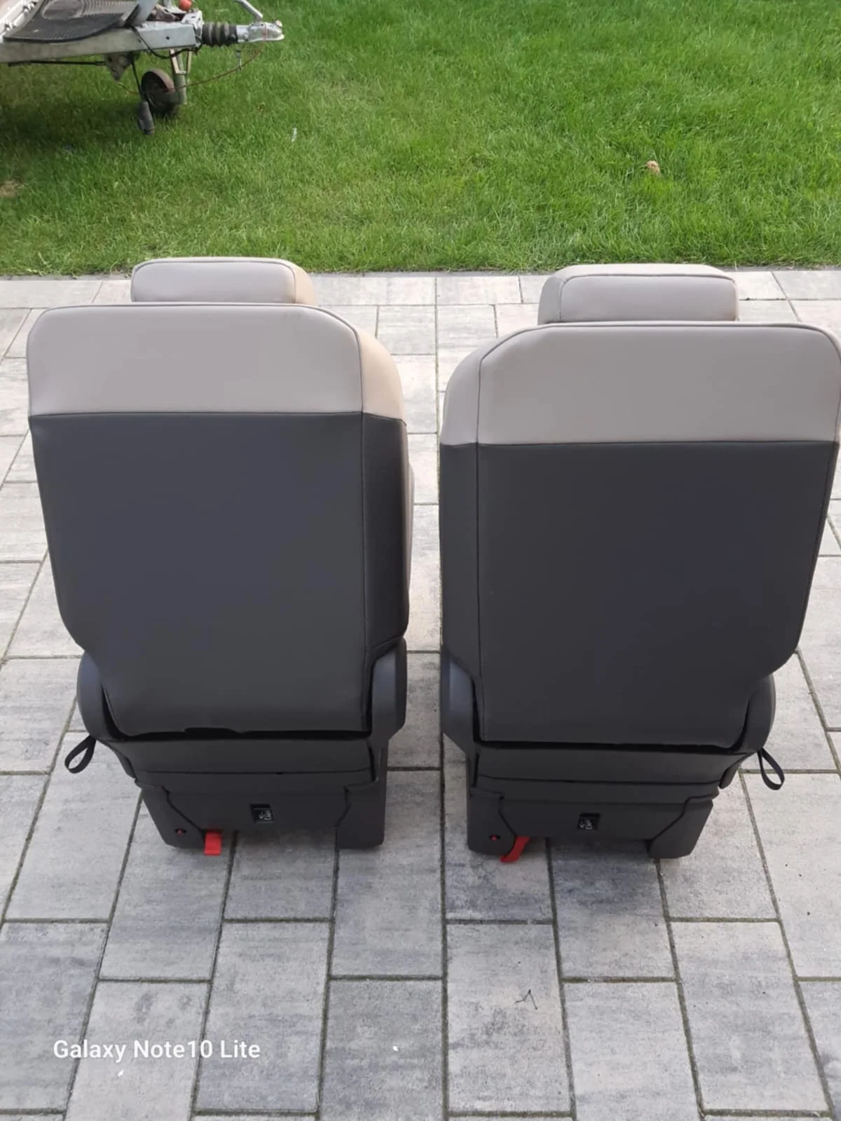 Original VW T7 Stoff Campingsitze Set mit Sicherheitsgurt und Liegefunktion, Originalaufnahme 7 für T7