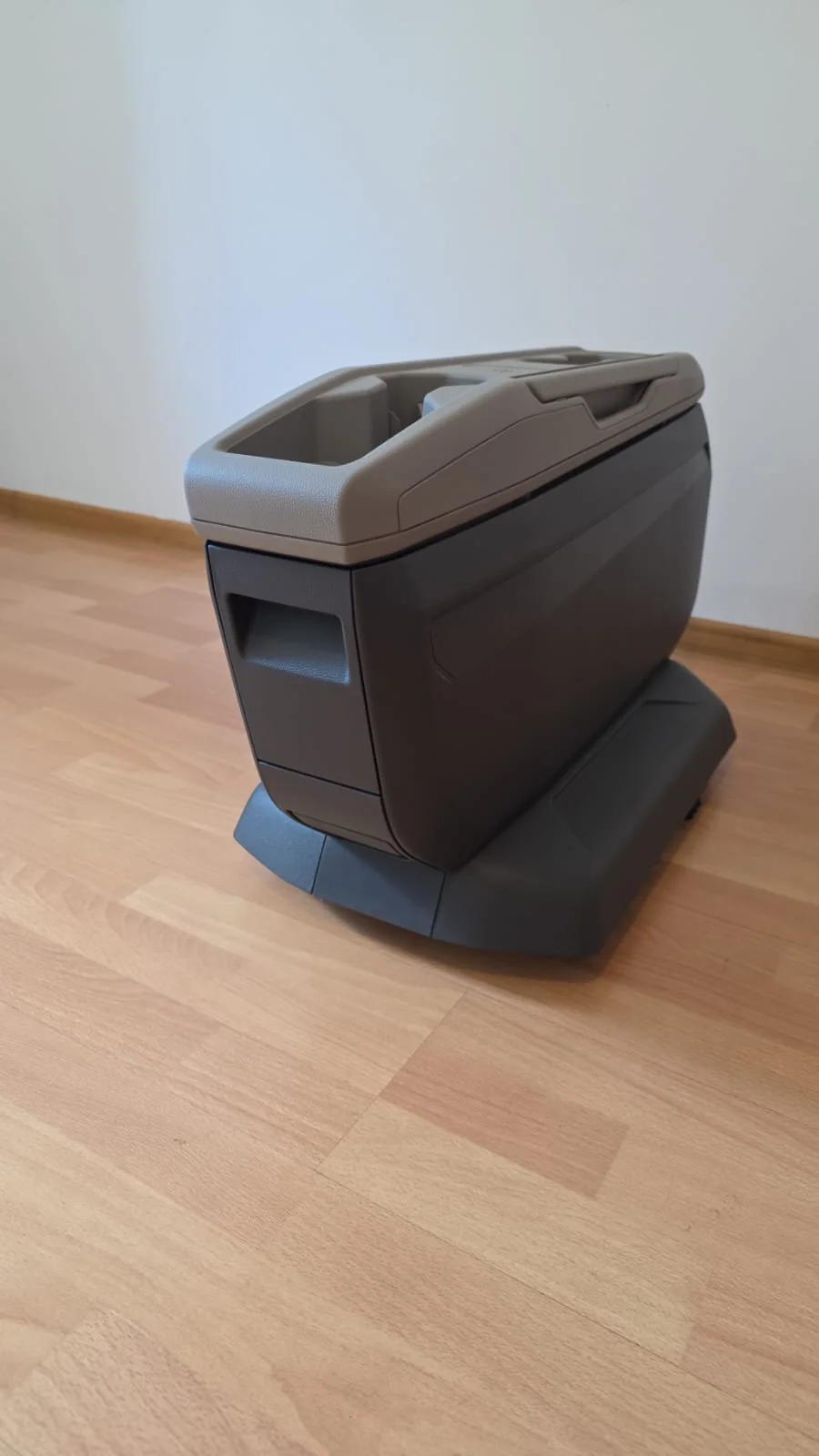 Original VW T7 Multivan Tisch Klapptisch Innenraum Originalteil, Originalaufnahme 2 für T7