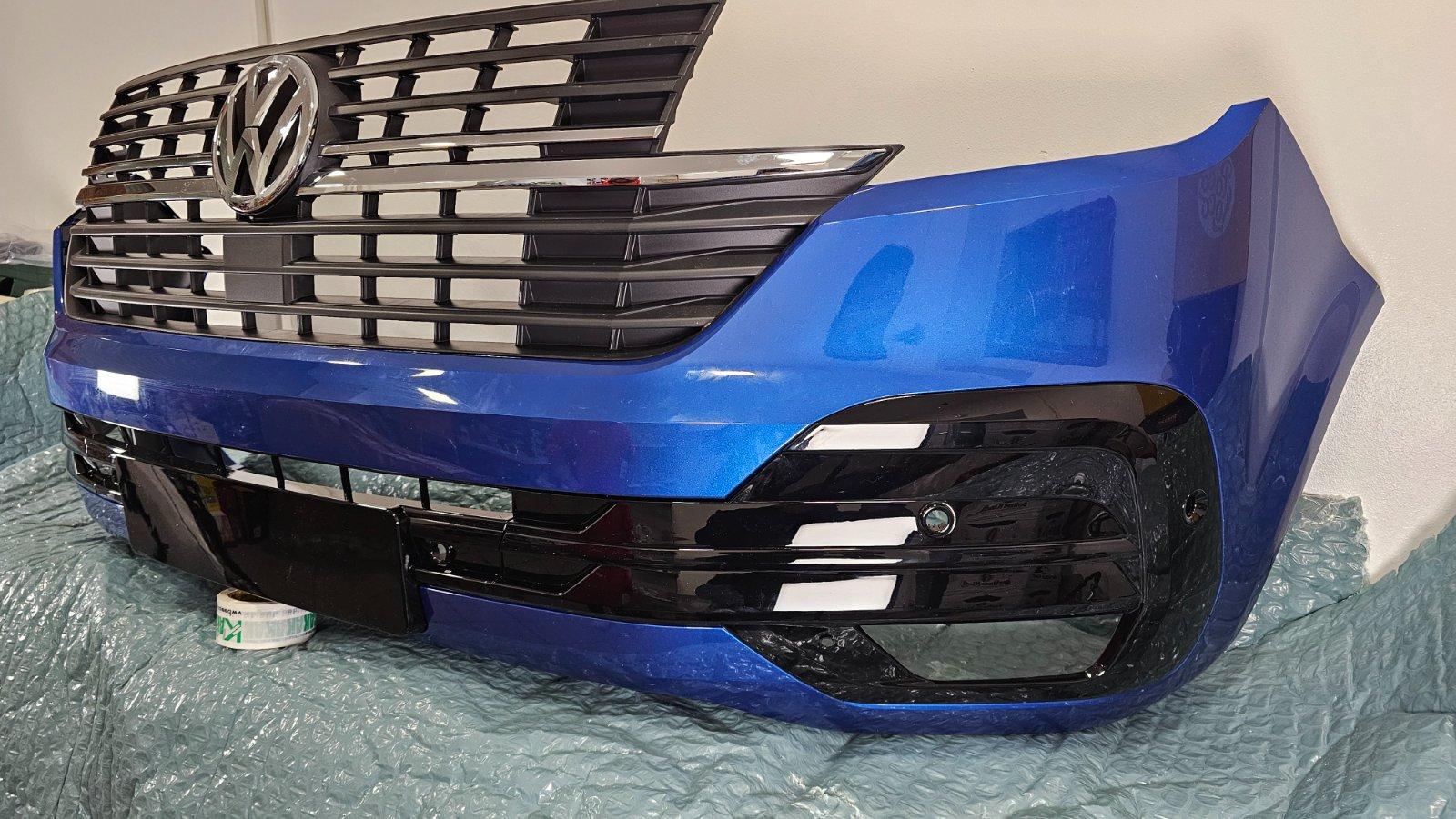 VW T6 Frontstoßstange original blau LA5W mit PDC komplett