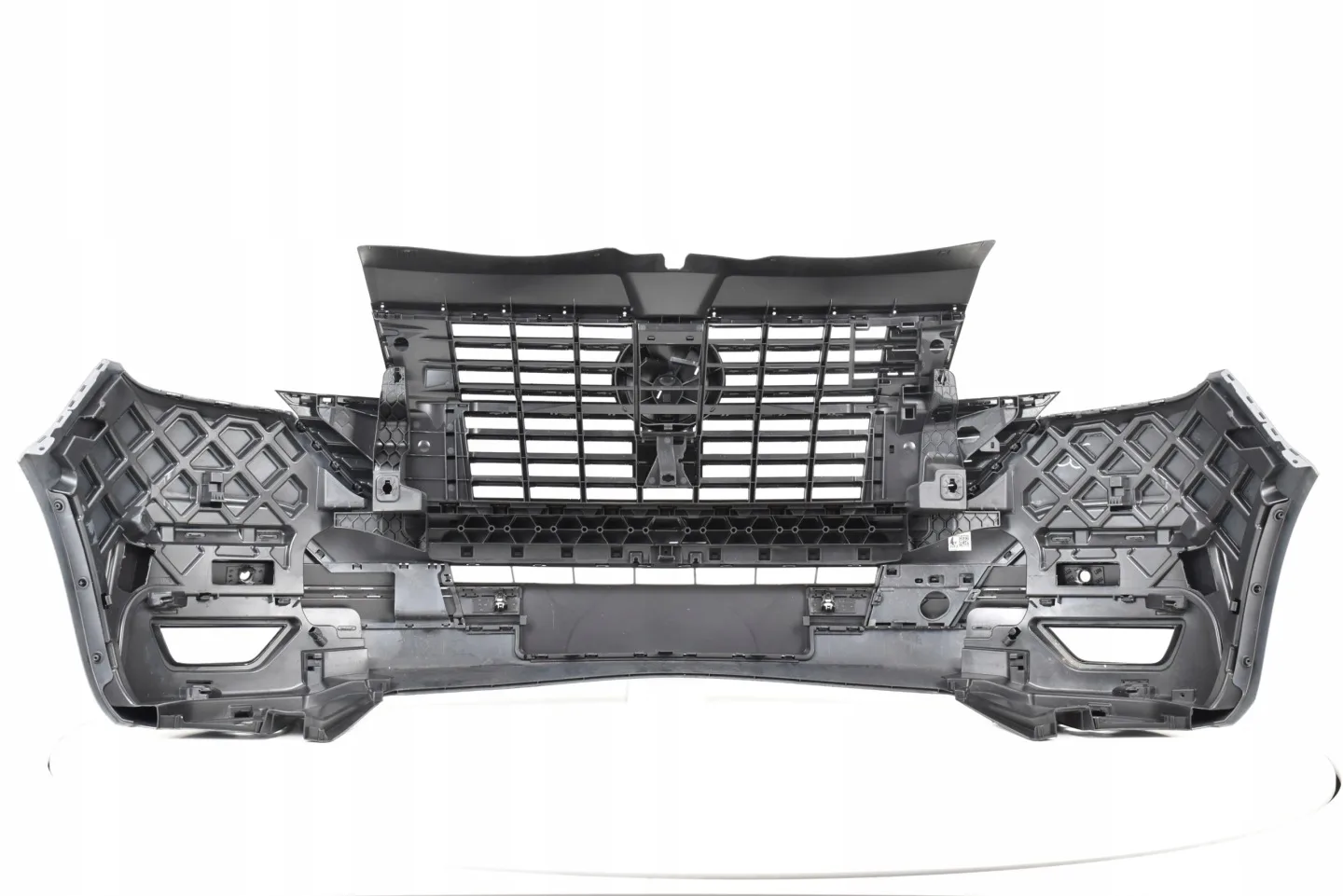 VW T6.1 Multivan Frontstoßstange komplett mit 4x PDC Originalteil, Originalaufnahme