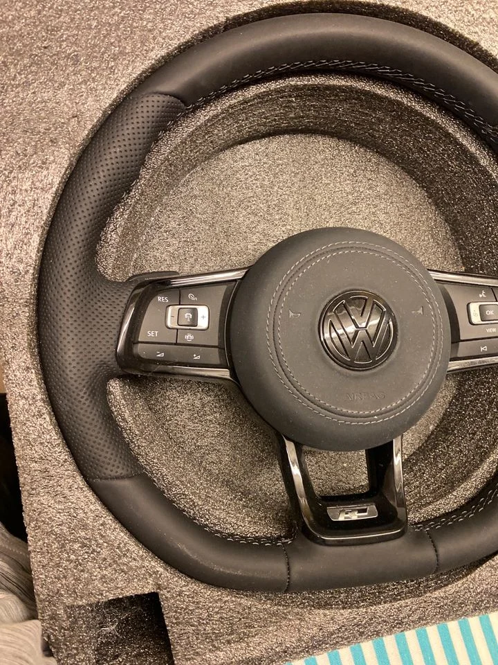 VW R-Line Lenkrad für T5.2 T6 T6.1 Golf 7 Polo Passat B8 – Originalaufnahme