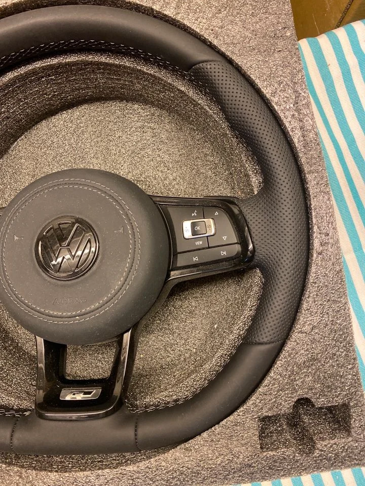 VW R-Line Lenkrad für T5.2 T6 T6.1 Golf 7 Polo Passat B8 – Originalaufnahme