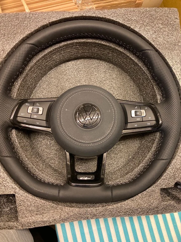 VW R-Line Lenkrad für T5.2 T6 T6.1 Golf 7 Polo Passat B8 – Originalaufnahme
