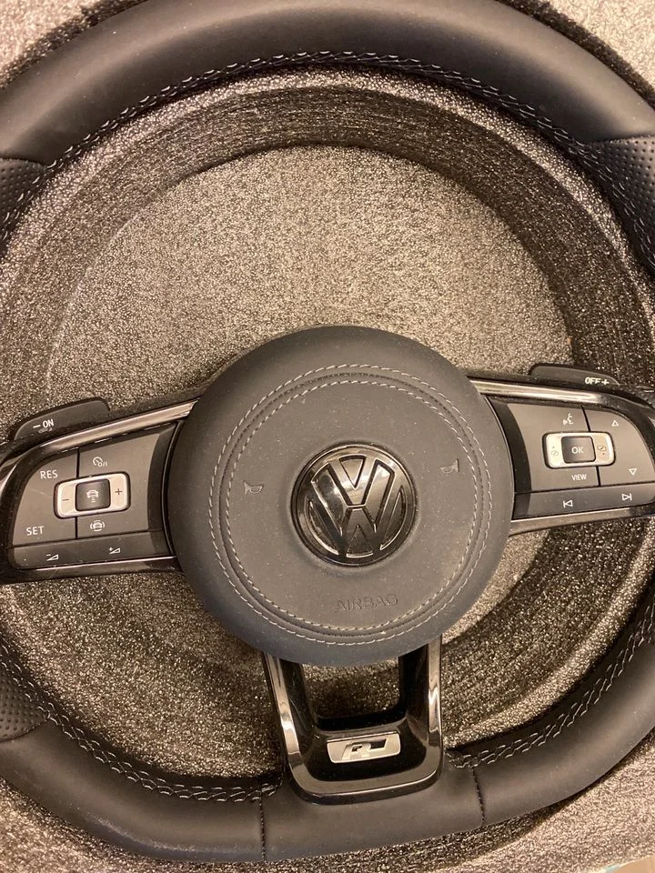 VW R-Line Lenkrad für T5.2 T6 T6.1 Golf 7 Polo Passat B8 – Originalaufnahme
