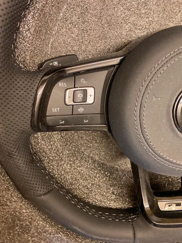 VW R-Line Lenkrad für T5.2 T6 T6.1 Golf 7 Polo Passat B8 – Originalaufnahme