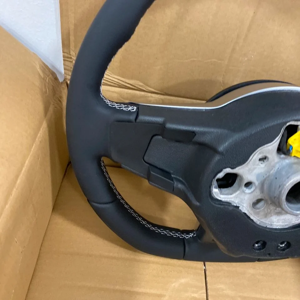 VW R-Line Lenkrad komplett, neu, ohne Schaltwippen – Originalaufnahme