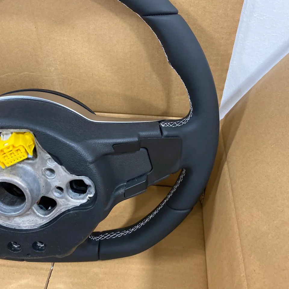 VW R-Line Lenkrad komplett, neu, ohne Schaltwippen – Originalaufnahme