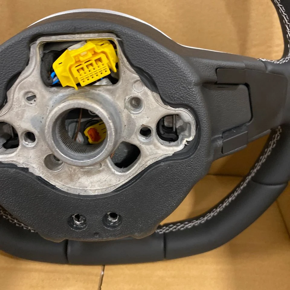 VW R-Line Lenkrad komplett, neu, ohne Schaltwippen – Originalaufnahme