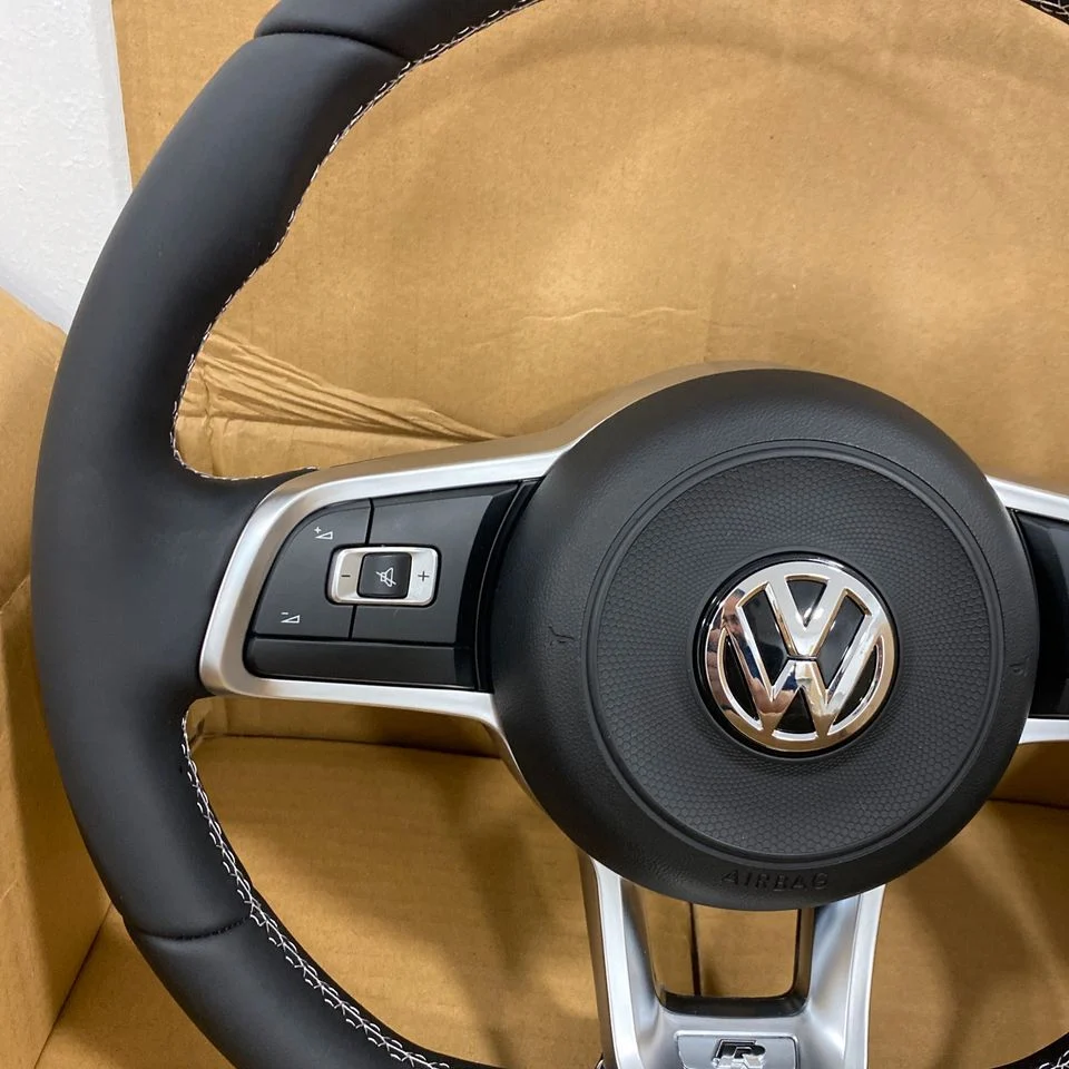 VW R-Line Lenkrad komplett, neu, ohne Schaltwippen – Originalaufnahme