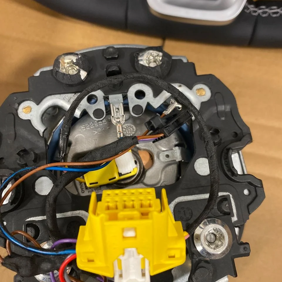 VW R-Line Lenkrad komplett, neu, ohne Schaltwippen – Originalaufnahme