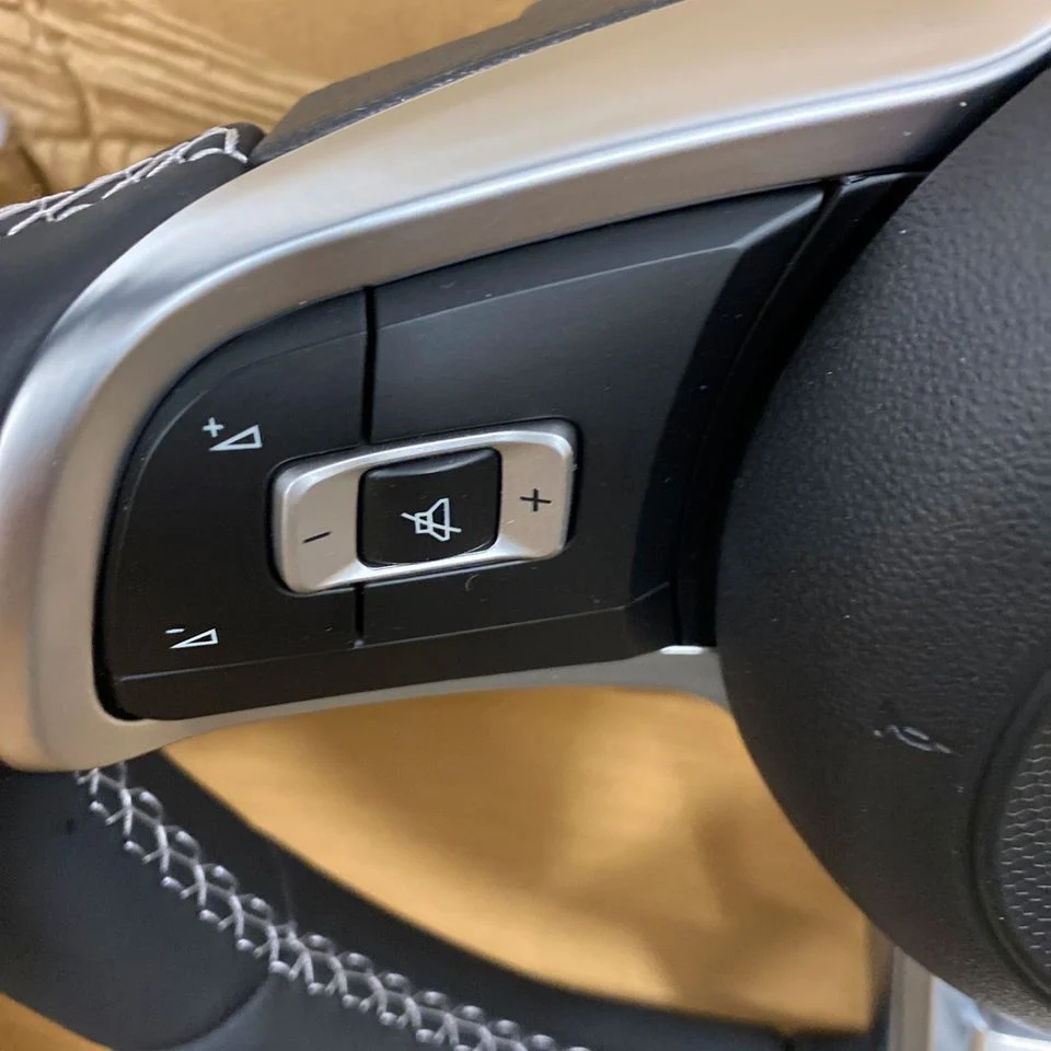 VW R-Line Lenkrad komplett, neu, ohne Schaltwippen – Originalaufnahme