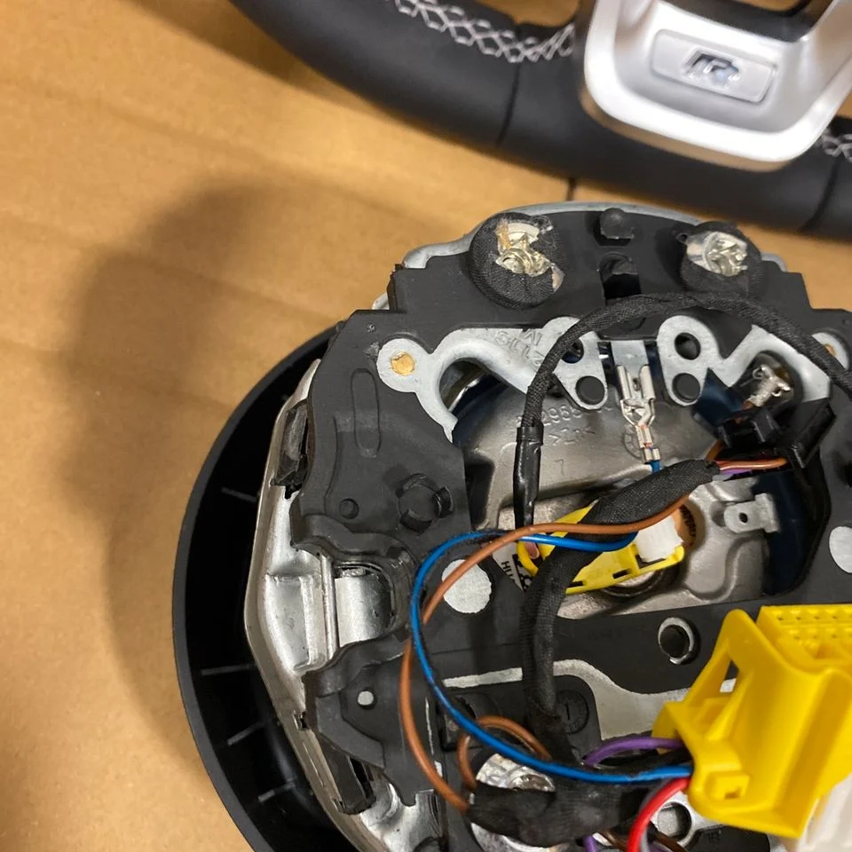 VW R-Line Lenkrad komplett, neu, ohne Schaltwippen – Originalaufnahme