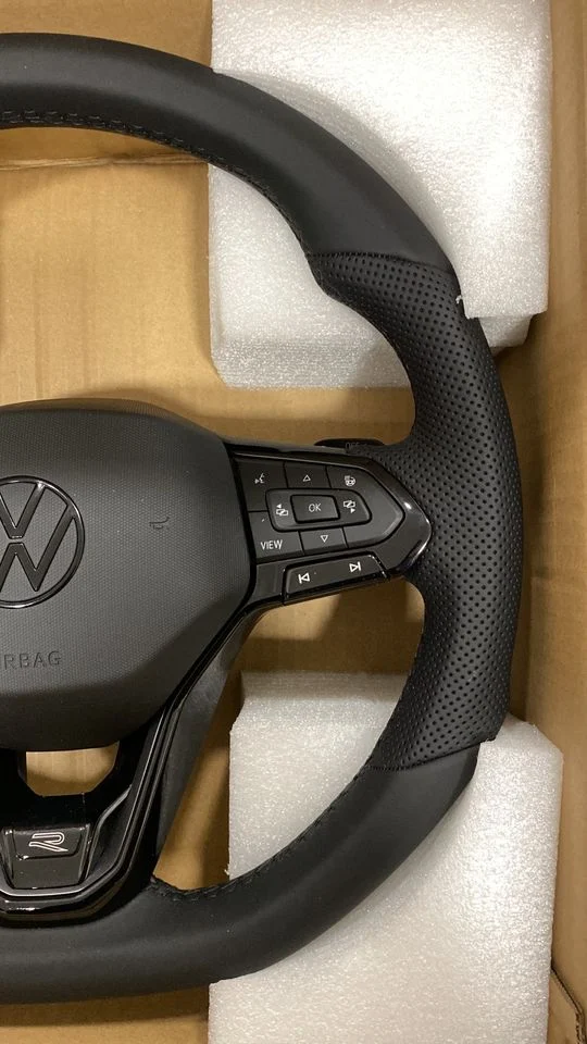 VW R-Line Lenkrad mit Heizung – schwarzes Logo – Originalaufnahme