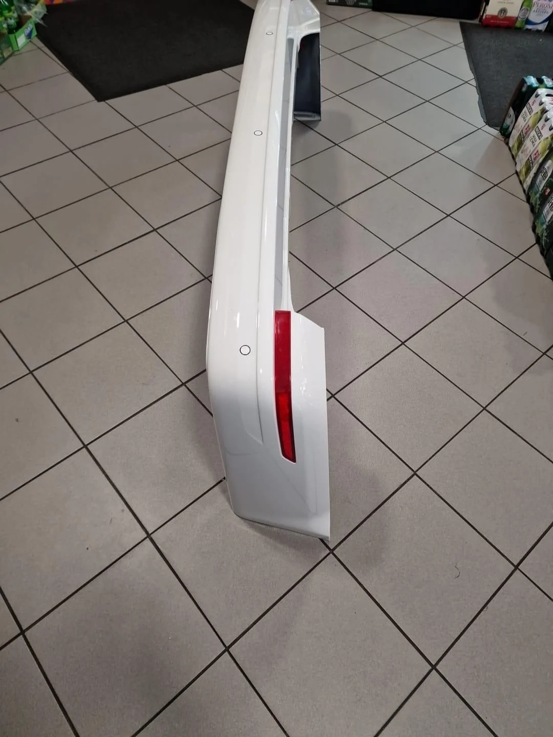 VW Bus T6 T6.1 Stoßstange hinten LB9A Candyweiß – Originalaufnahme