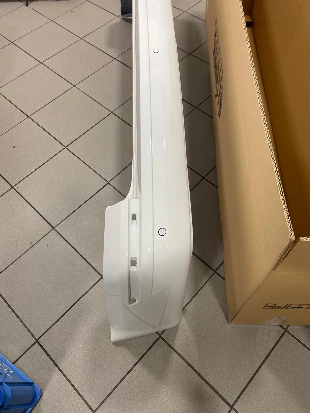 VW Bus T6 T6.1 Stoßstange hinten LB9A Candyweiß – Originalaufnahme
