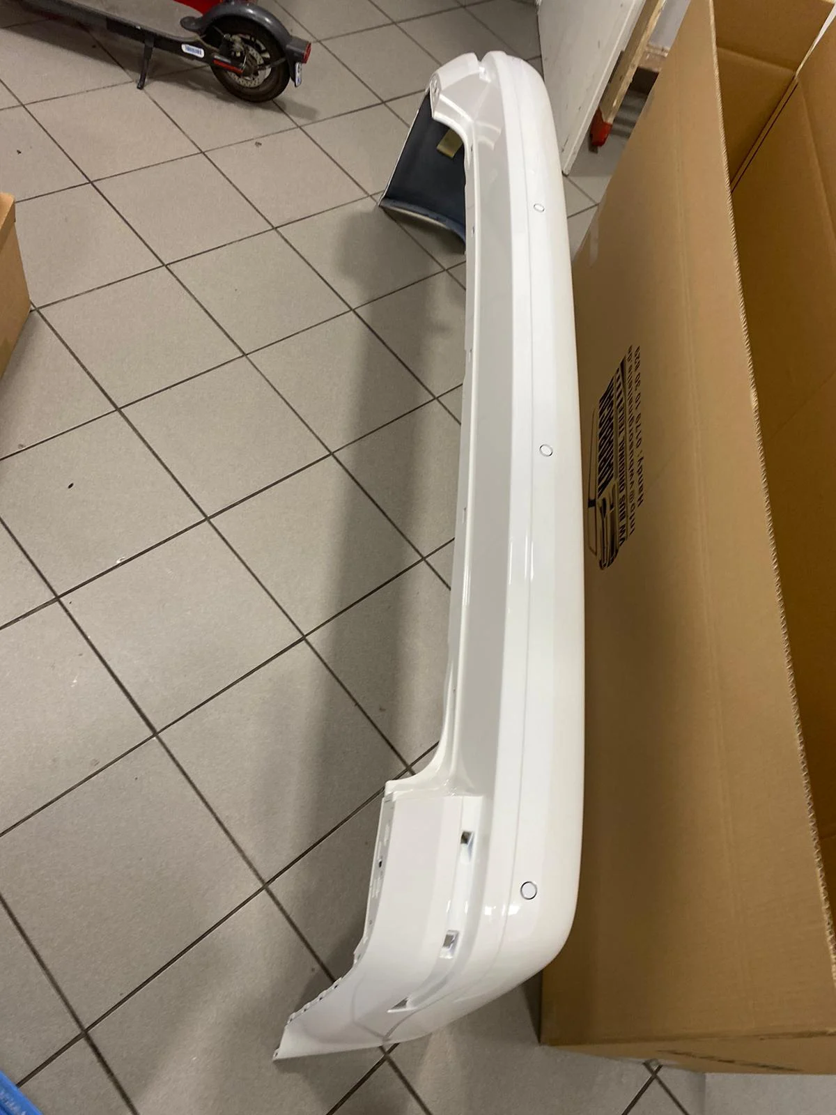 VW Bus T6 T6.1 Stoßstange hinten LB9A Candyweiß – Originalaufnahme