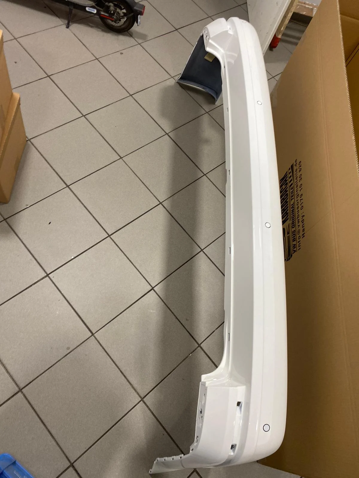 VW Bus T6 T6.1 Stoßstange hinten LB9A Candyweiß – Originalaufnahme