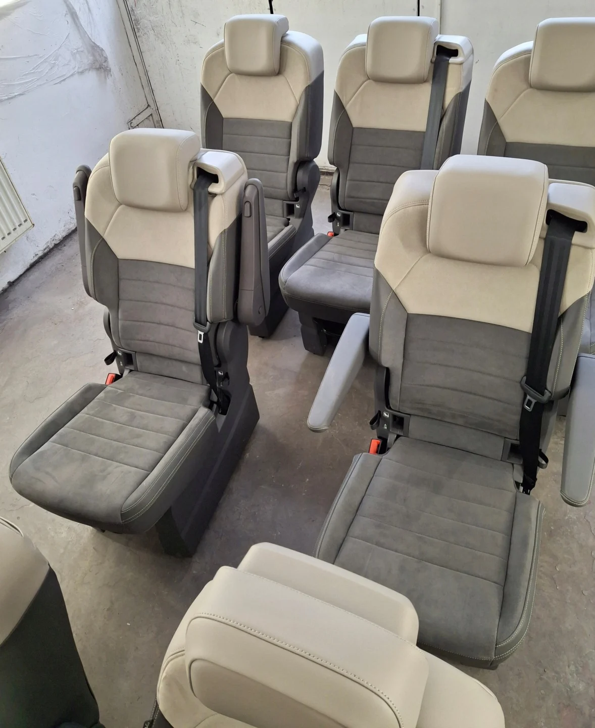 VW T7 Multivan Innenausstattung Alcantara mit Sitzheizung – Originalaufnahme