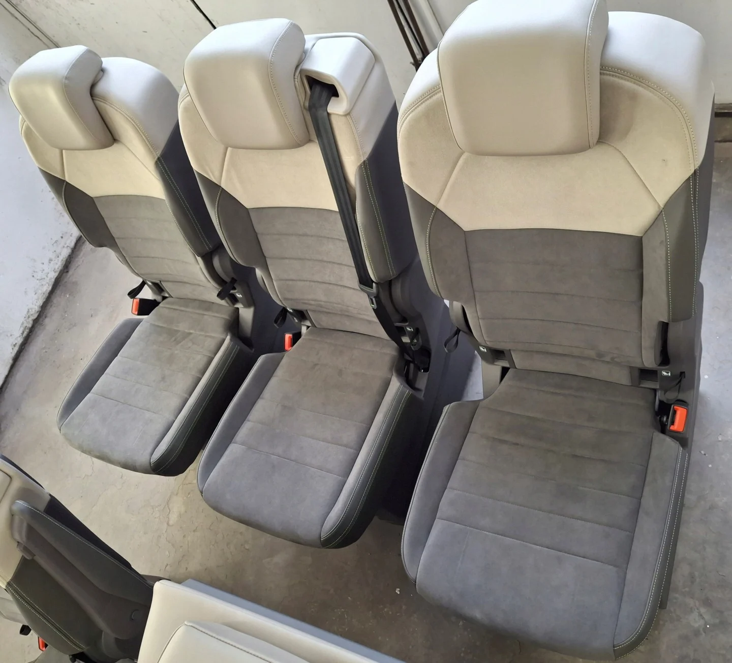VW T7 Multivan Innenausstattung Alcantara mit Sitzheizung – Originalaufnahme