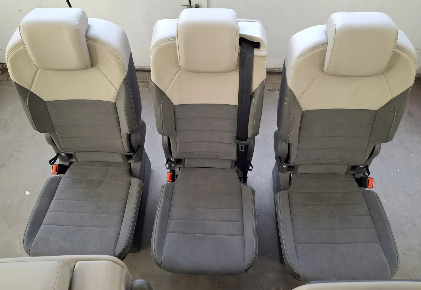 VW T7 Multivan Innenausstattung Alcantara mit Sitzheizung – Originalaufnahme