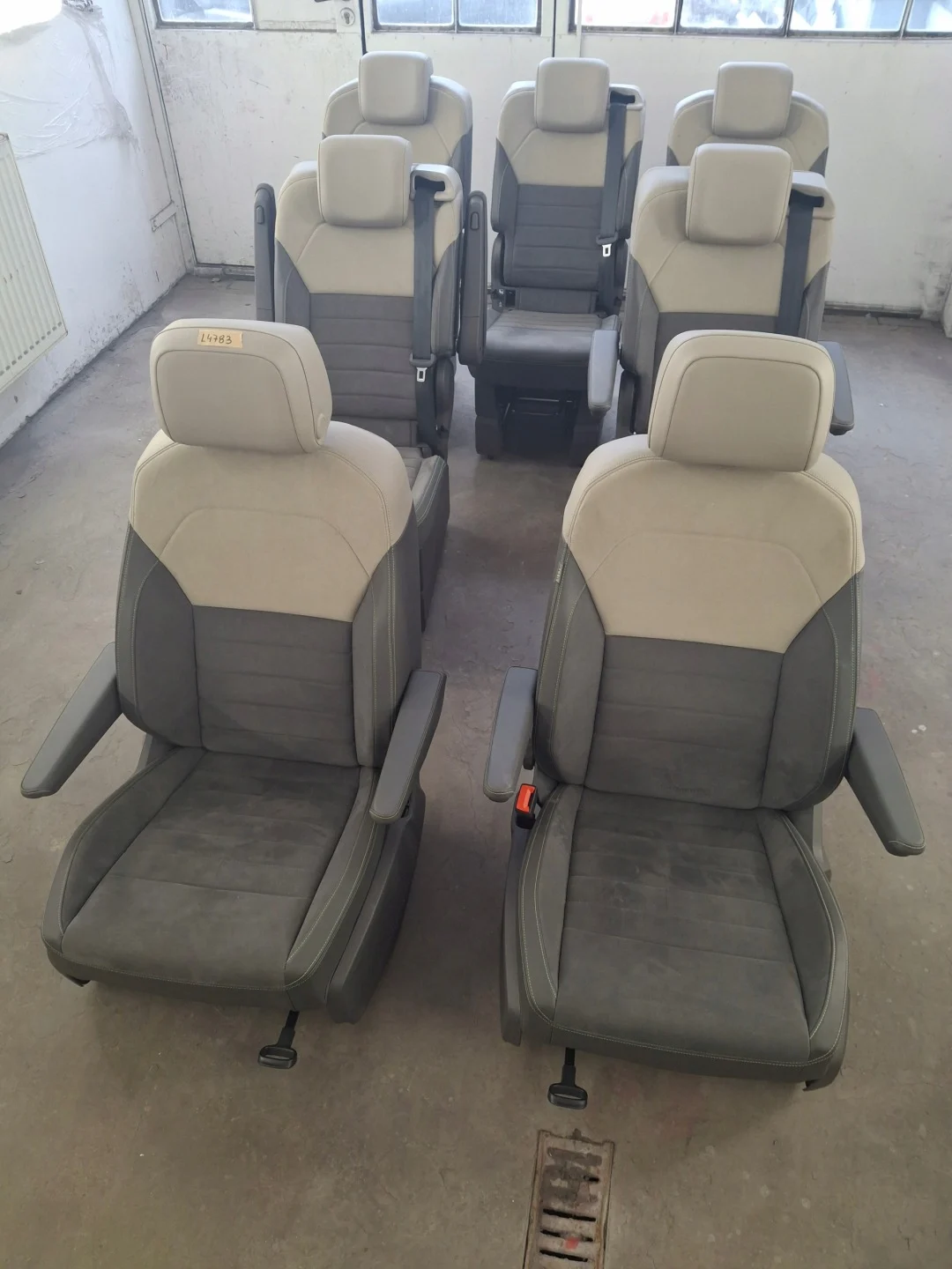 VW T7 Multivan Innenausstattung Alcantara mit Sitzheizung – Originalaufnahme