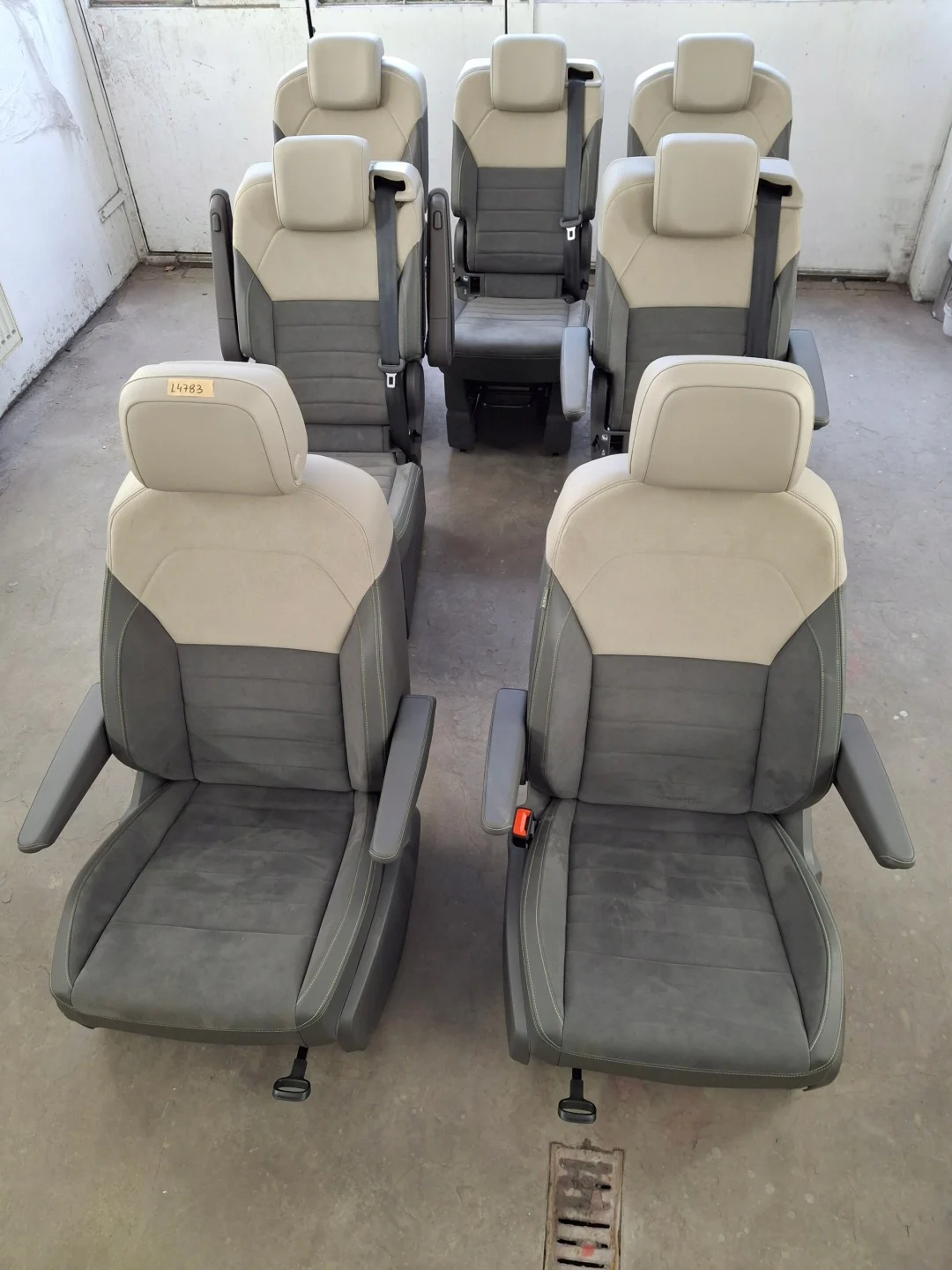 VW T7 Multivan Innenausstattung Alcantara mit Sitzheizung – Originalaufnahme