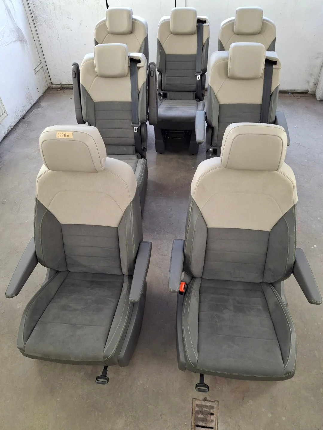 VW T7 Multivan Innenausstattung Alcantara mit Sitzheizung – Originalaufnahme