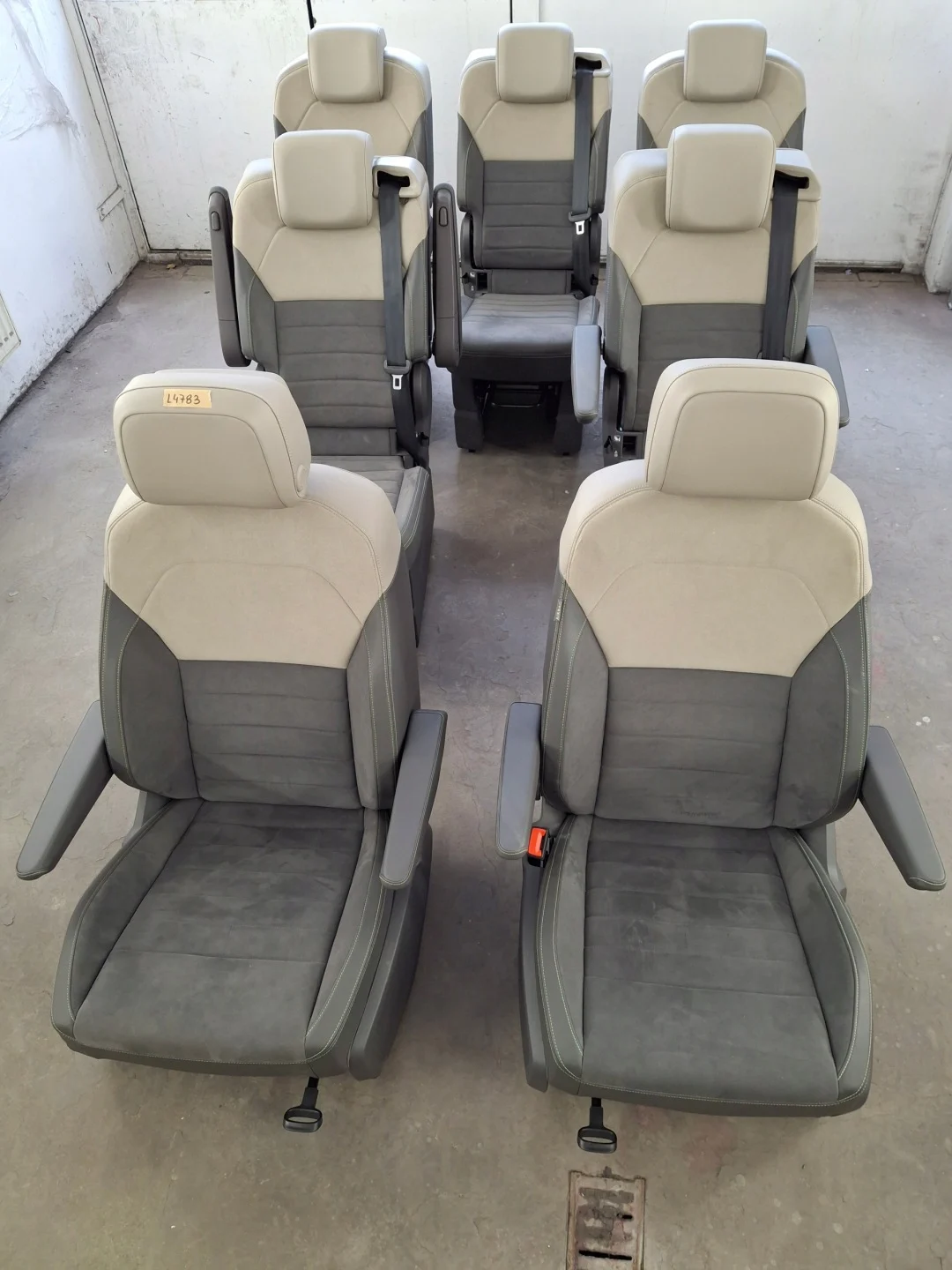 VW T7 Multivan Innenausstattung Alcantara mit Sitzheizung – Originalaufnahme