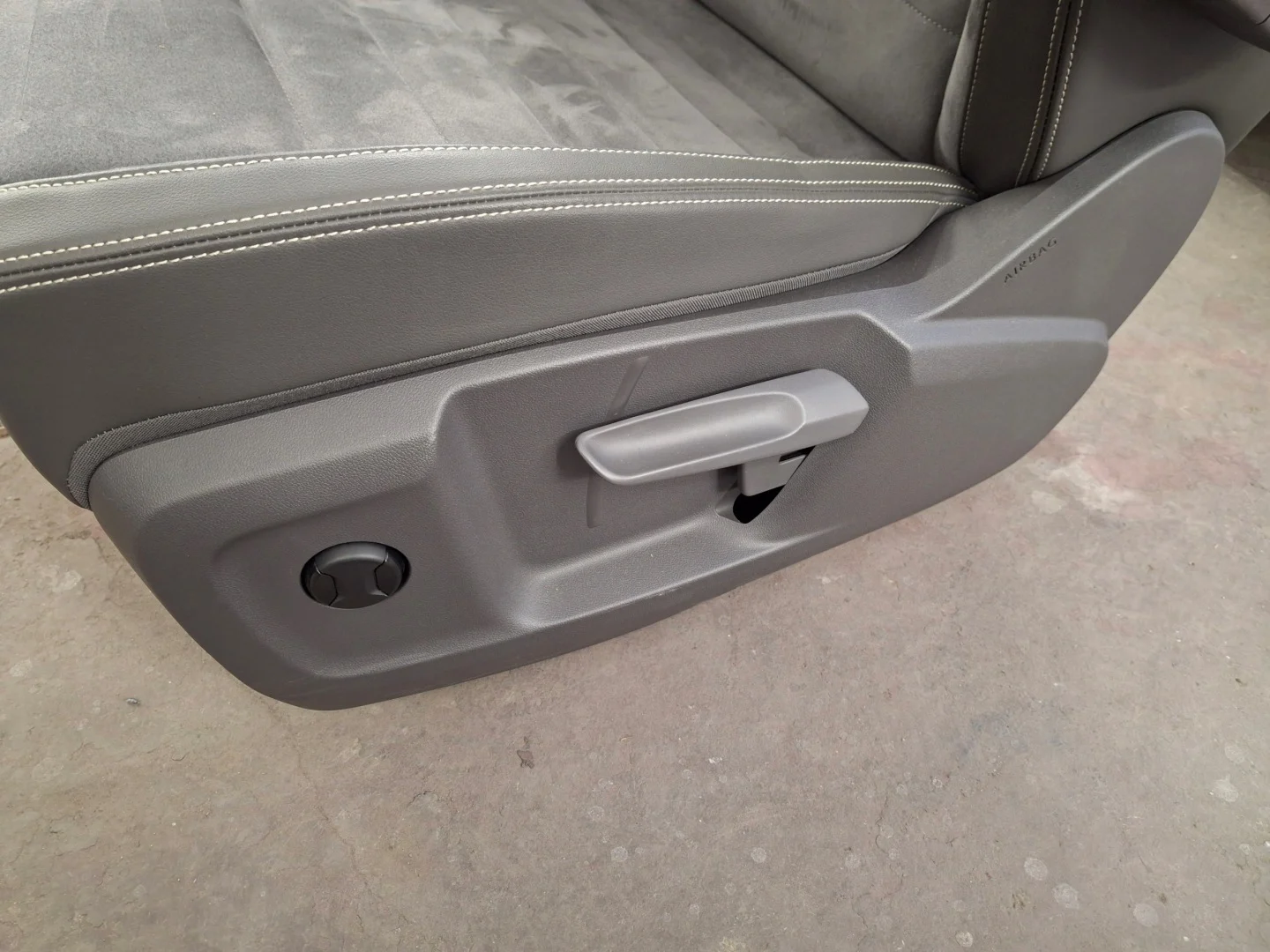 VW T7 Multivan Innenausstattung Alcantara mit Sitzheizung – Originalaufnahme