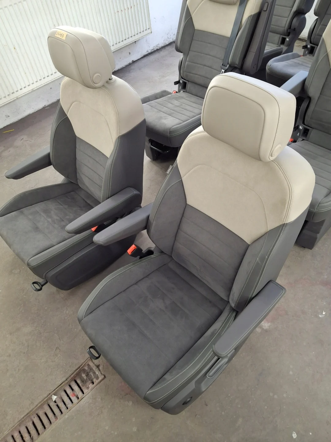 VW T7 Multivan Innenausstattung Alcantara mit Sitzheizung – Originalaufnahme