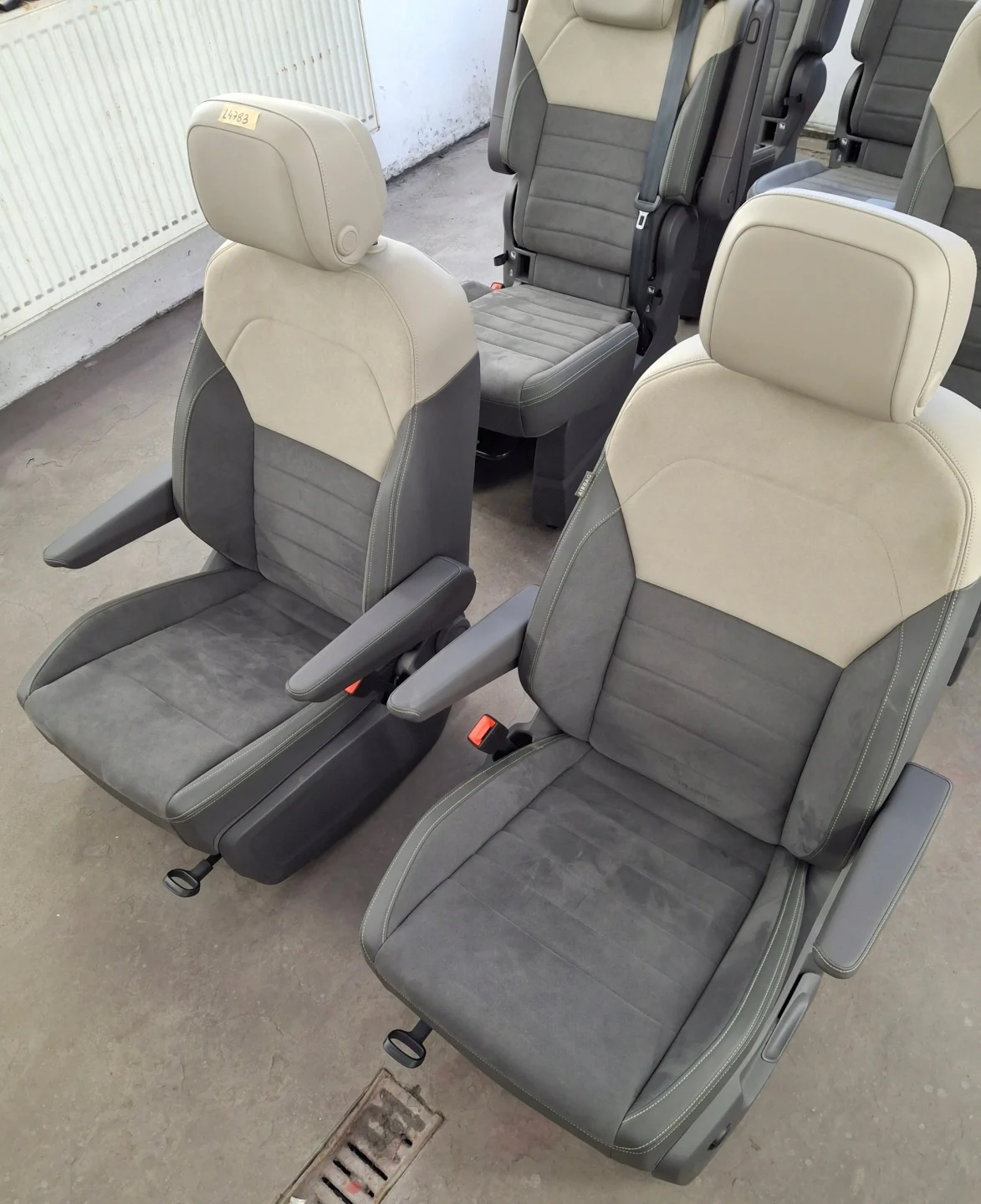 VW T7 Multivan Innenausstattung Alcantara mit Sitzheizung – Originalaufnahme