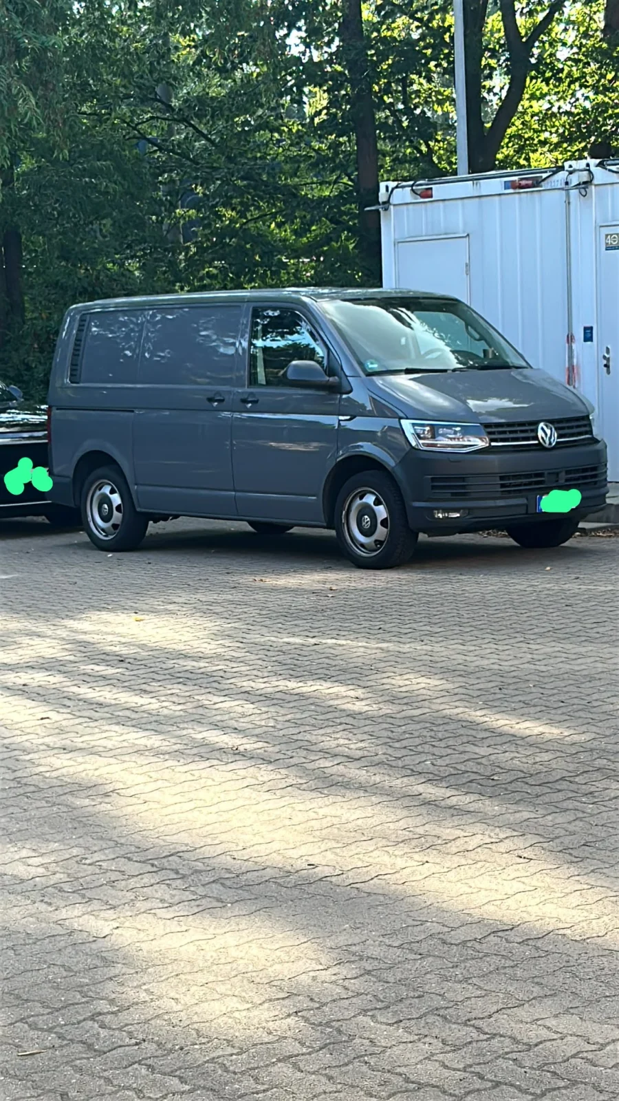 VW-BUS T6 Multivan Stoßstange Vorne Hinten Blenden Parksensor LH7J pur grey – Originalaufnahme
