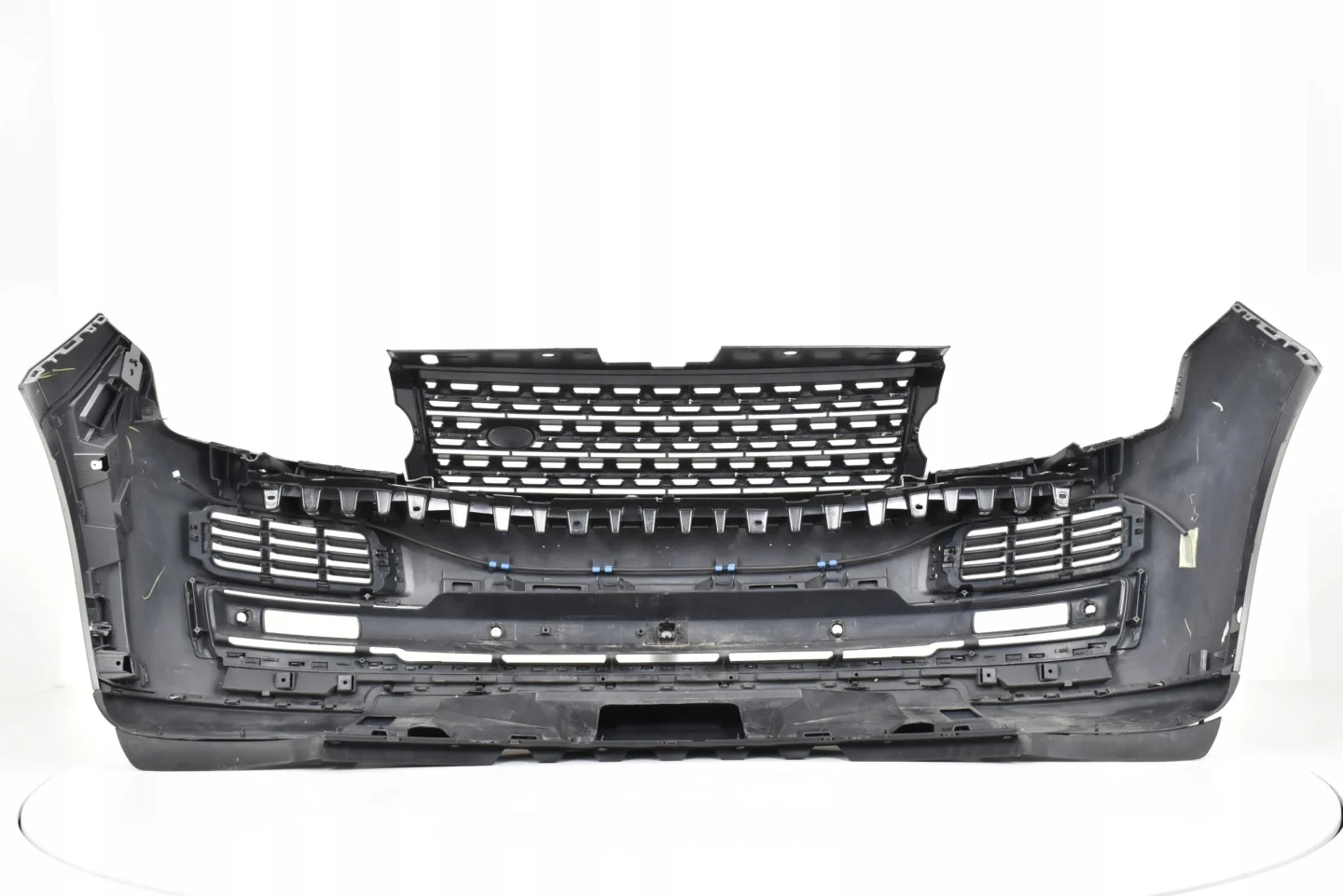 Range Rover Vogue L405 Frontstoßstange Original ab 2013 – 6 PDC, SRA – Originalaufnahme