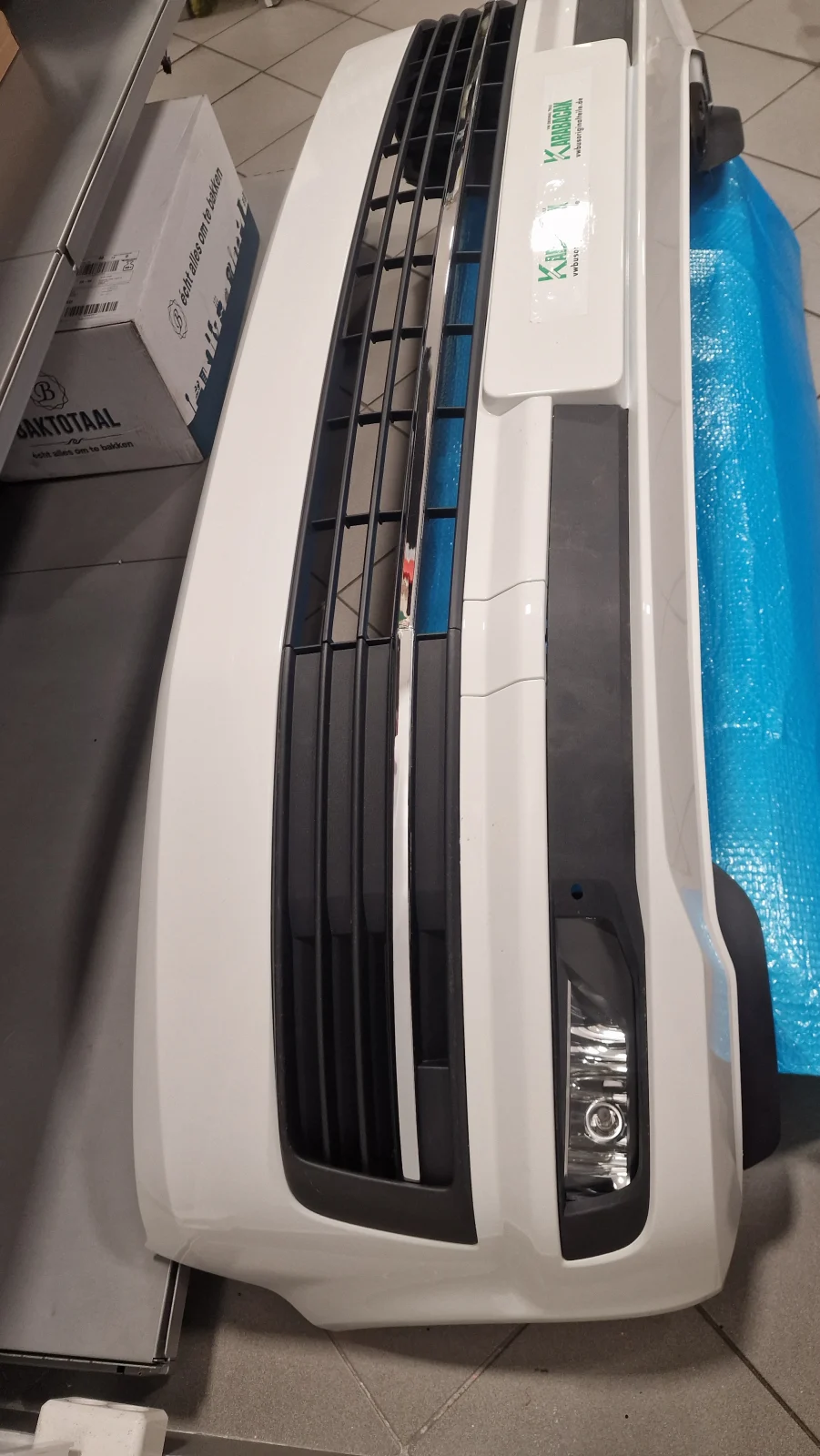 Volkswagen T6 Multivan Stoßstange Stoßfänger BUMPER KOMPLETT ABGEBILDET NEUE frisch lakiren LB9A Candyweiß – Originalaufnahme