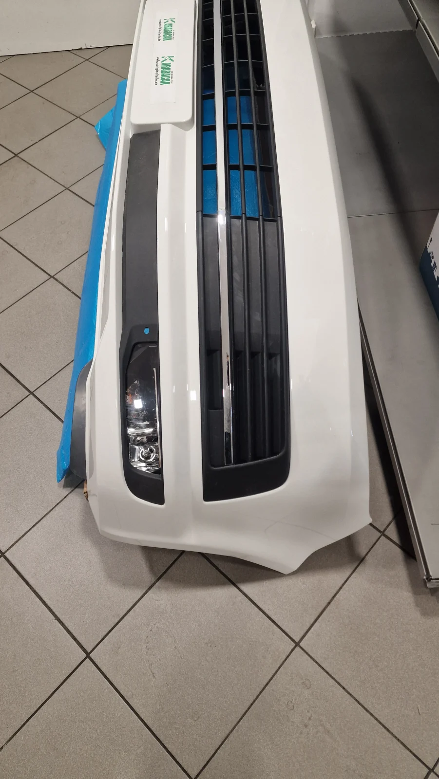 Volkswagen T6 Multivan Stoßstange Stoßfänger BUMPER KOMPLETT ABGEBILDET NEUE frisch lakiren LB9A Candyweiß – Originalaufnahme