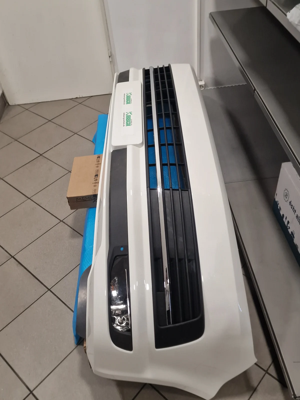 Volkswagen T6 Multivan Stoßstange Stoßfänger BUMPER KOMPLETT ABGEBILDET NEUE frisch lakiren LB9A Candyweiß – Originalaufnahme