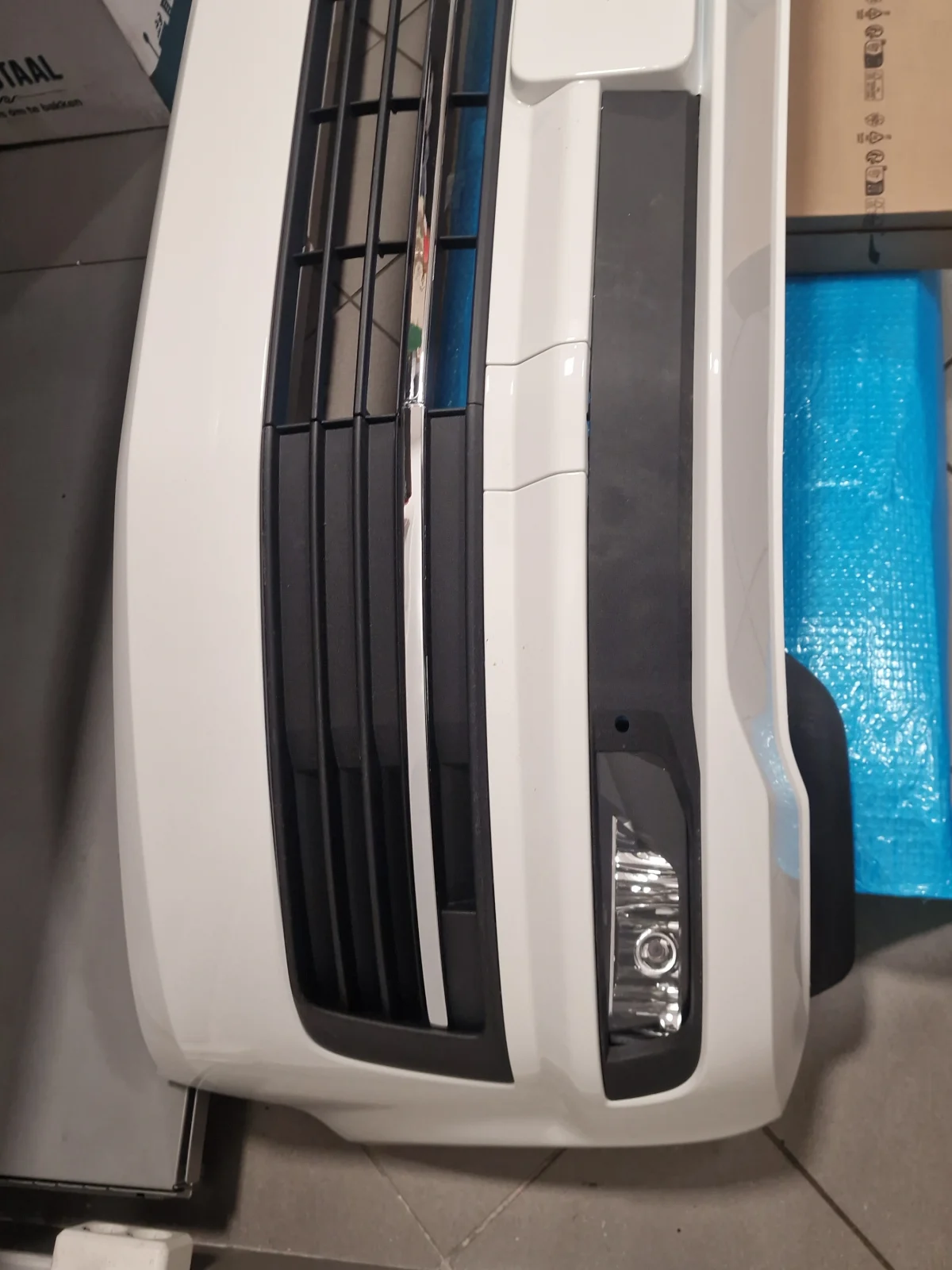 Volkswagen T6 Multivan Stoßstange Stoßfänger BUMPER KOMPLETT ABGEBILDET NEUE frisch lakiren LB9A Candyweiß – Originalaufnahme